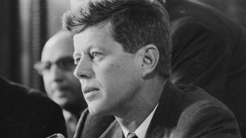 Rusia a predat Statelor Unite documentele sovietice privind asasinarea lui John F. Kennedy