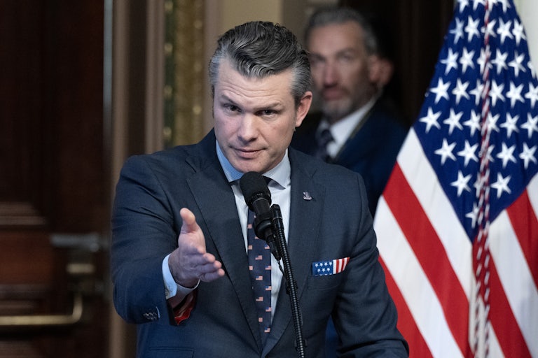 Pentagonul va continua să își plătească soldații, în plin blocaj guvernamental, după ce a primit o donație de 130 de milioane de dolari de la un „prieten anonim” al lui Trump