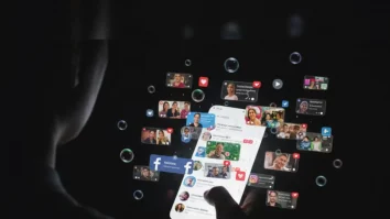 Throning-ul devine noul trend în dating, în rândul Generației Z. Tinerii nu mai caută iubire, ci validare în mediul online