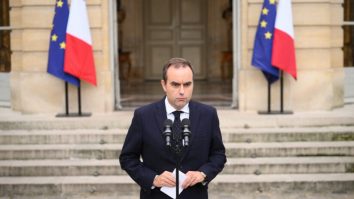 Macron a prezentat lista miniștrilor din noul Guvern condus de Lecornu. Două partide au anunțat că vor depune moțiuni de cenzură astăzi