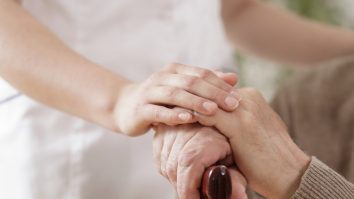 În România, longevitatea a devenit o povară financiară din cauza sistemului învechit de pensii. Cristian Hostiuc: „Toate costă. Dacă economia nu are putere, nu îți poți asigura longevitatea”