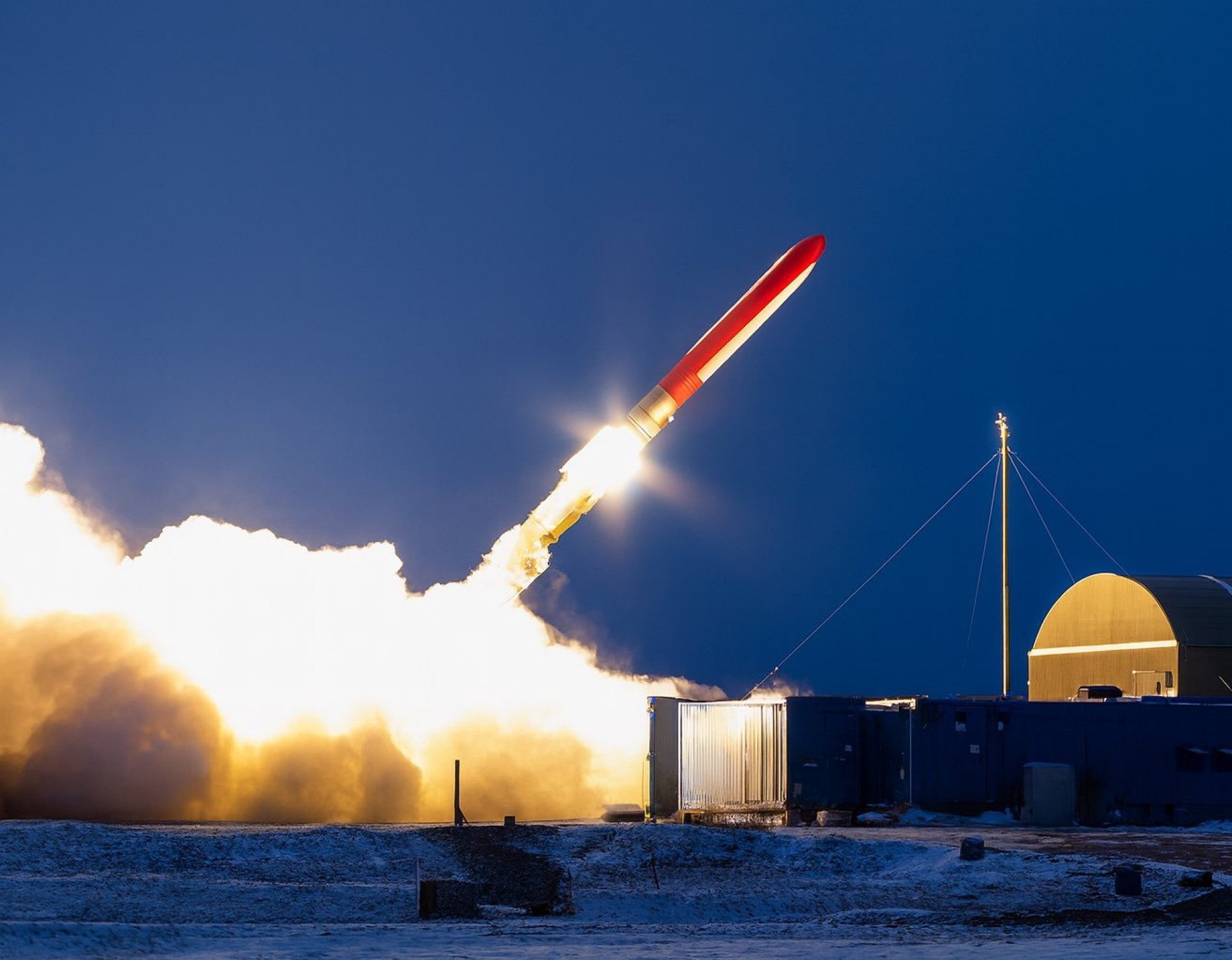 Rusia neagă că a efectuat „teste nucleare” și amenință SUA că va reacționa dacă încalcă moratoriul. Reacția Kremlinului vine după ce Trump a ordonat reluarea imediată a testelor nucleare în SUA, pentru „a ține pasul cu statele rivale”