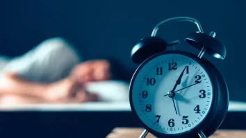 Când trece România la ora de iarnă? Vei dormi mai mult cu o oră, dar schimbarea te-ar putea afecta pe termen scurt și lung. Ce trebuie să știi