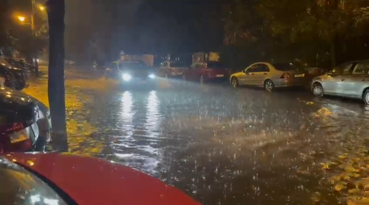 Apa Nova: Vineri a plouat în București în 2 ore cât pentru jumătate de lună. Rețeaua a preluat un debit similar cu cel al râului Mureș