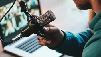 Românii sunt pe primul loc în Europa în clasamentul ascultătorilor de podcasturi. Utilizatorii consideră podcasturile mai etice decât rețelele sociale, arată un studiu