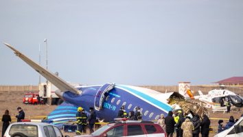 Putin recunoaște, după 10 luni, că Rusia a doborât avionul Azerbaidjan Airlines. 38 de oameni au murit în catastrofa aviatică