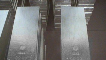 În timp ce toată lumea goneşte după aur, investitorii în argint sunt marii câştigători: Preţul argintului se apropie acum de 2 dolari pentru un gram, în creştere cu peste 85% de la începutul anului