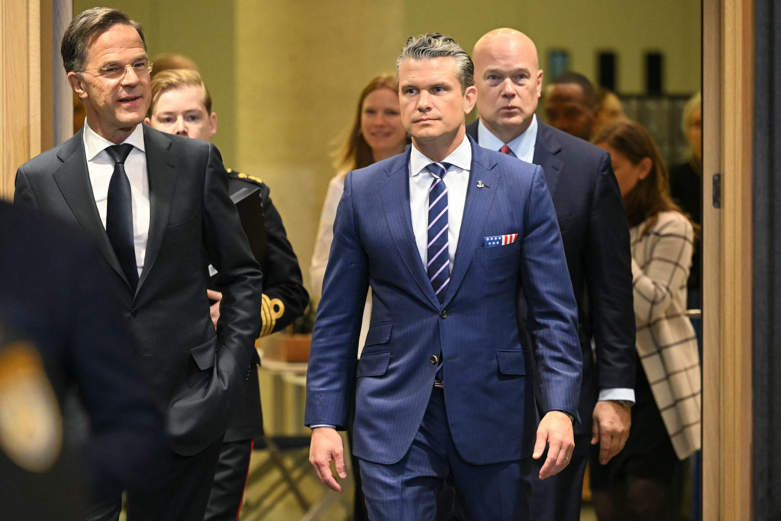 Summit NATO-UE la Bruxelles: Pete Hegseth îndeamnă europenii să cumpere arme americane pentru Ucraina. Ce șanse are Zelenski să primească rachete Tomahawk de la Trump