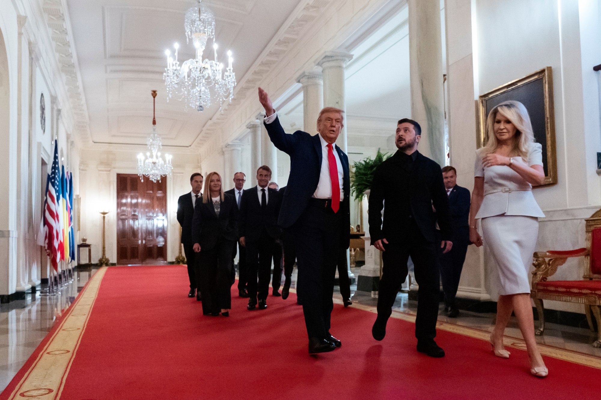 Țările europene și Ucraina dezvoltă un „plan de pace în 12 pași” pentru încheierea războiului pe linia actuală a frontului. Statele Unite ar avea un rol central: Trump ar conduce un „Consiliu de Pace” și ar monitoriza aplicarea planului