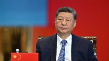 China îl acuză pe Trump de „dublu standard” și amenință SUA cu tarife noi: „Nu ne e frică de un război comercial”