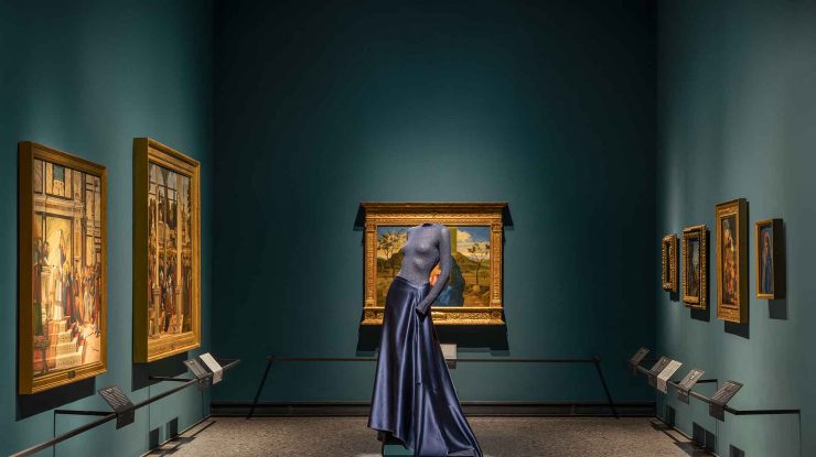 Ești pasionat de haute couture? Nu rata expoziția dedicată lui Giorgio Armani la Milano și pe cea  dedicată Reginei Marie Antoinette la Londra