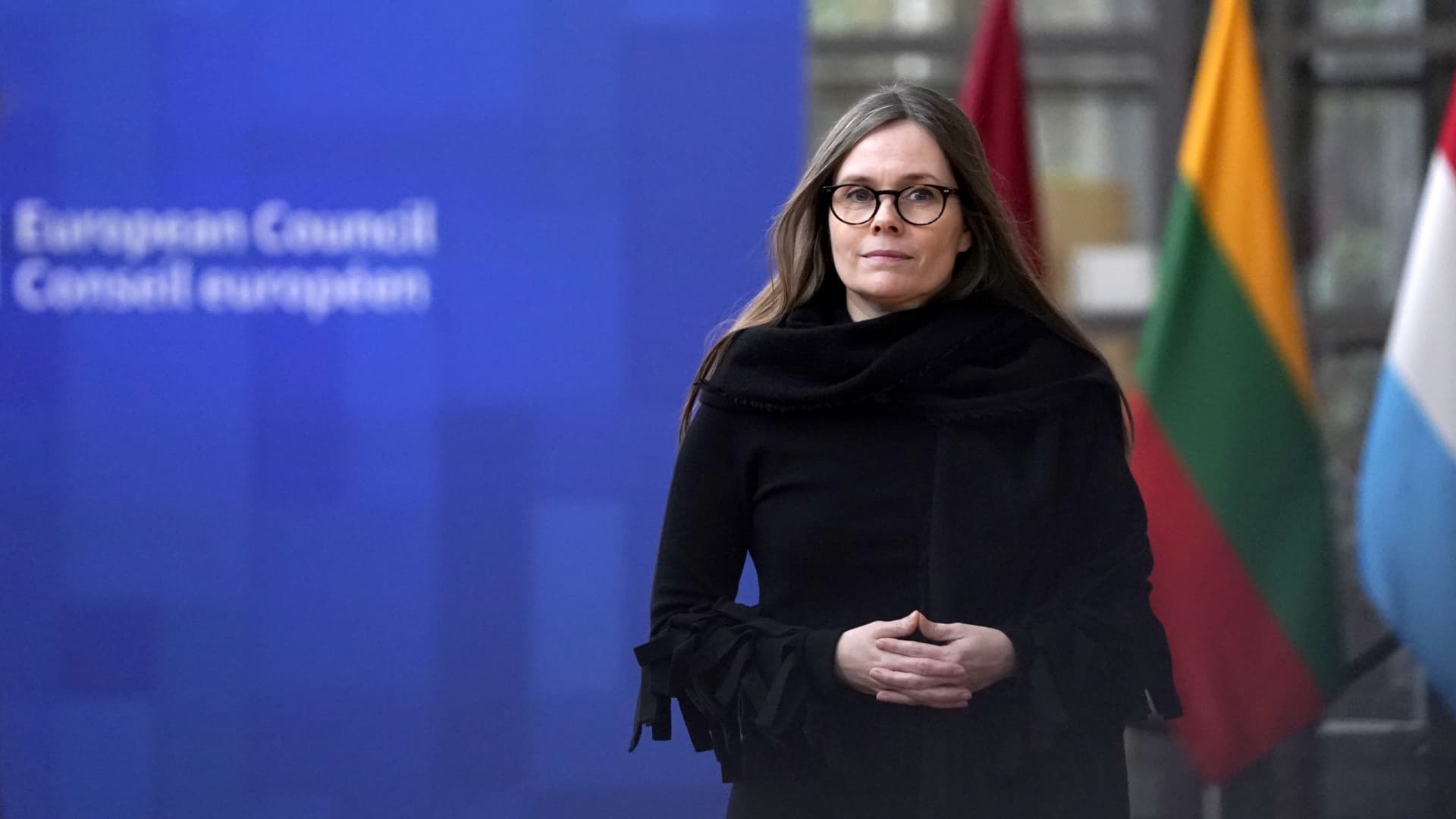 „Limba islandeză ar putea dispărea într-o generație din cauza A.I. și a utilizării limbii engleze”. Ce spune fosta prim-ministră a Islandei