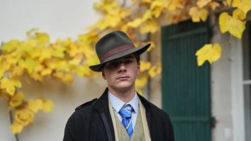 Pedro, un adolescent de 15 ani pasionat de Sherlock Holmes, devine viral după jaful de la Luvru. Macron promite să recupereze bijuteriile și să modernizeze securitatea Luvrului