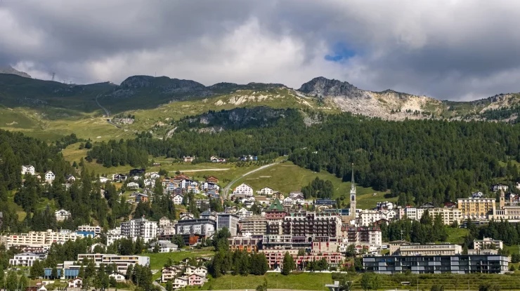 Febra taxării „bogaţilor” a cuprins Europa: Elveţia votează duminică dacă să impună o taxă pe moştenire de 50% pentru super-bogaţi, în contextul în care Guvernele din întreaga lume se confruntă cu dilema modului în care ar trebui taxaţi milionarii şi miliardarii