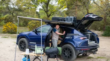 Un bărbat care lucra în construcții și-a schimbat total viața. A vândut tot și s-a mutat într-un Lamborghini Urus, transformat într-o garsonieră pe roți, cu care călătorește acum prin lume