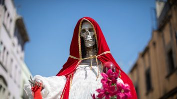 Timp de două zile, pe 1 și 2 noiembrie, Mexicul celebrează Ziua Morților. Nu e o zi tristă, ci una plină de viață