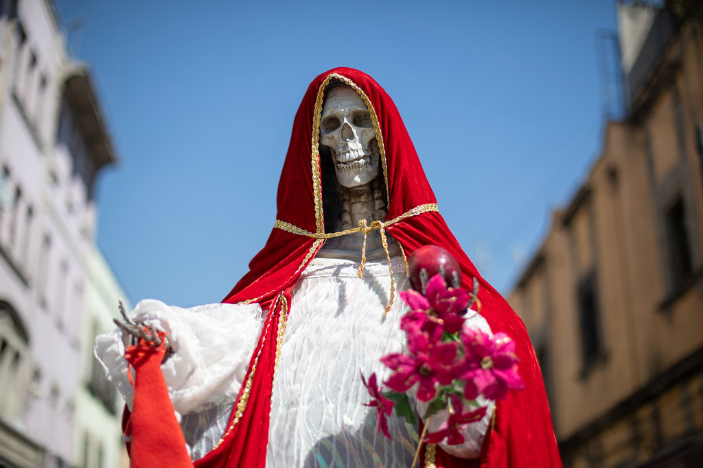 Timp de două zile, pe 1 și 2 noiembrie, Mexicul celebrează Ziua Morților. Nu e o zi tristă, ci una plină de viață