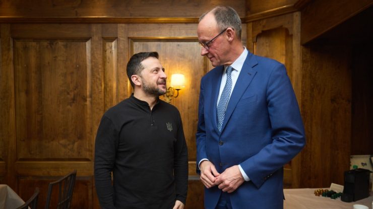 Merz îi cere lui Zelenski să oprească plecarea tinerilor ucraineni spre Germania: „Să rămână în Ucraina și să lupte pentru țară”