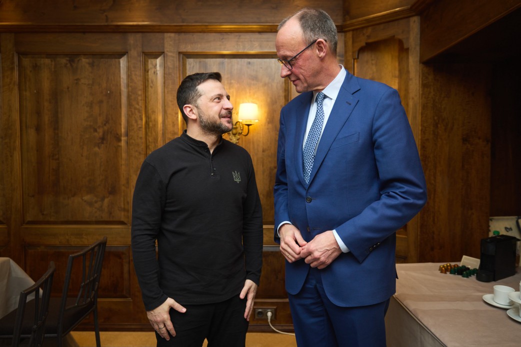 Merz îi cere lui Zelenski să oprească plecarea tinerilor ucraineni spre Germania: „Să rămână în Ucraina și să lupte pentru țară”