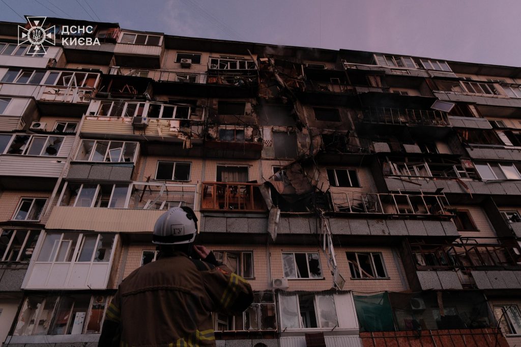 O dronă rusească a lovit un bloc în Kiev. Cel puțin patru persoane au fost ucise