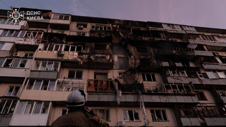 O dronă rusească a lovit un bloc în Kiev. Cel puțin patru persoane au fost ucise