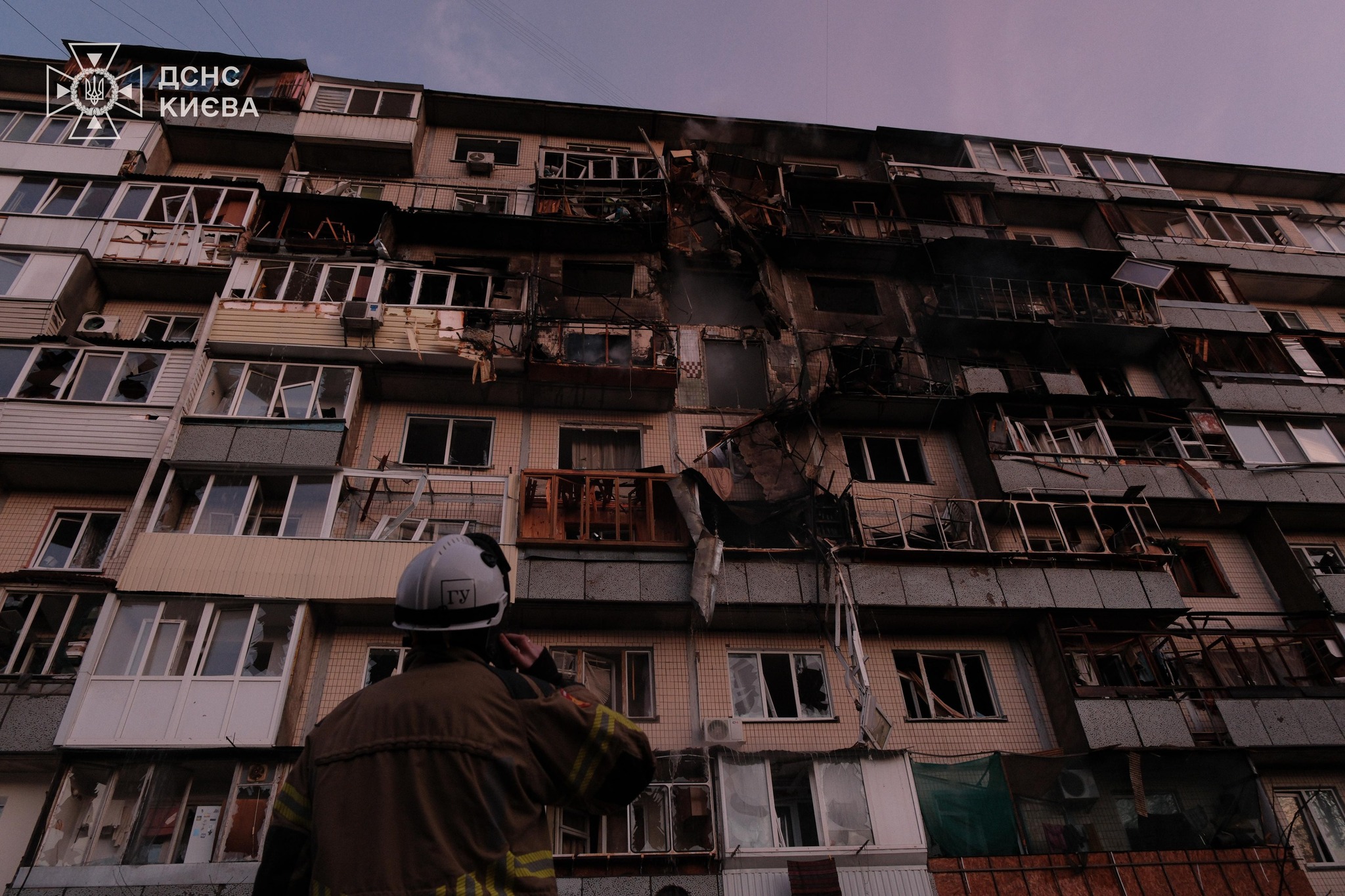 O dronă rusească a lovit un bloc în Kiev. Cel puțin patru persoane au fost ucise