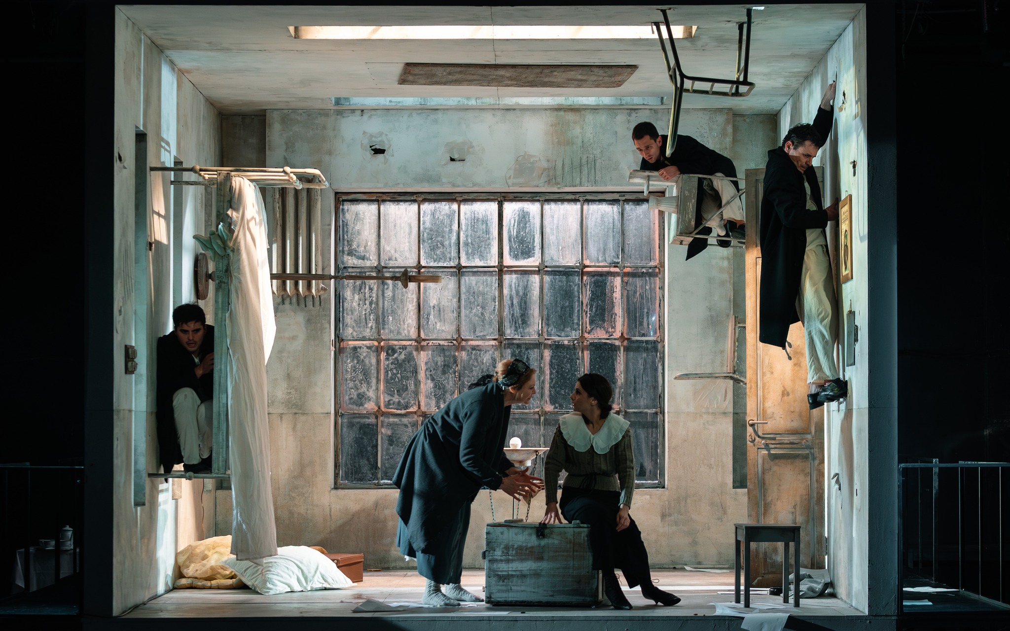 Regizorul Yuri Kordonsky revine în România cu „Metamorfoza” de Franz Kafka. Până când poți vedea spectacolul la Teatrul Excelsior