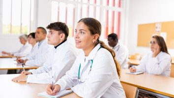 Tot mai mulți studenți francezi aleg Medicina în România. Cluj, București și Iași sunt în topul orașelor preferate de străini