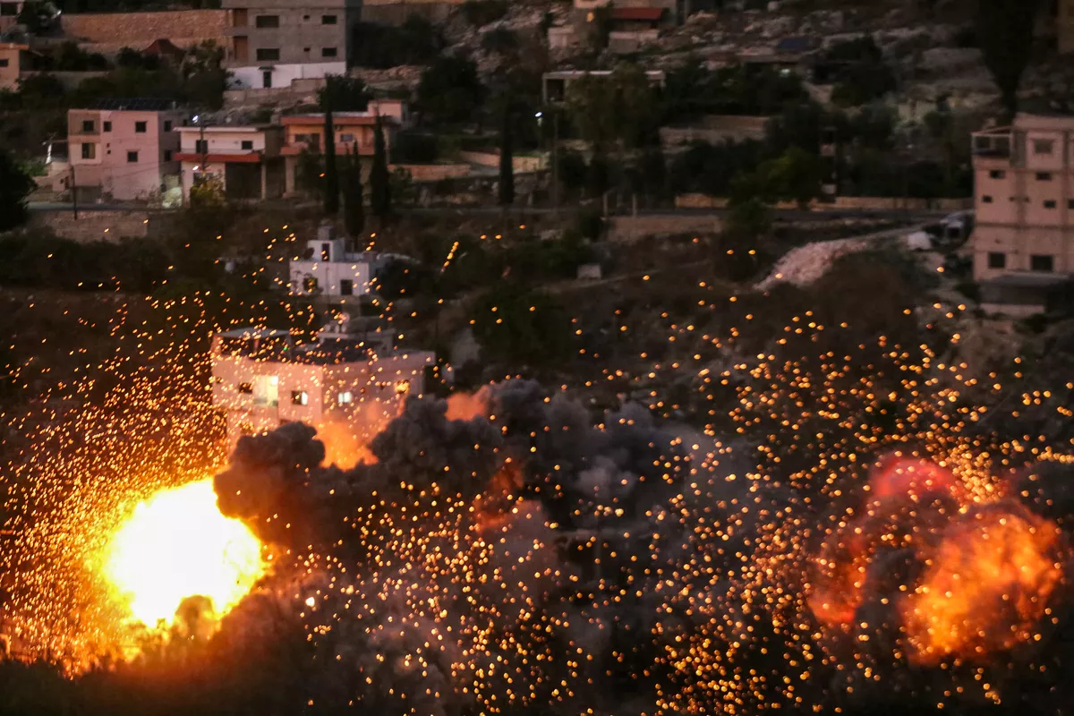 Libanul acuză Israelul că încalcă acordul de încetare a focului și atacă civilii. Armata israeliană a lansat lovituri asupra „depozitelor de arme Hezbollah”