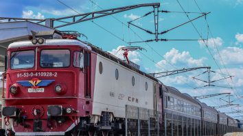 Transportul de pasageri cu trenul a înflorit în Europa, dar în România este în declin. La transportul de mărfuri, pentru supremaţie se bat Polonia şi Germania, iar polonezii pierd. Şi aici România este în declin