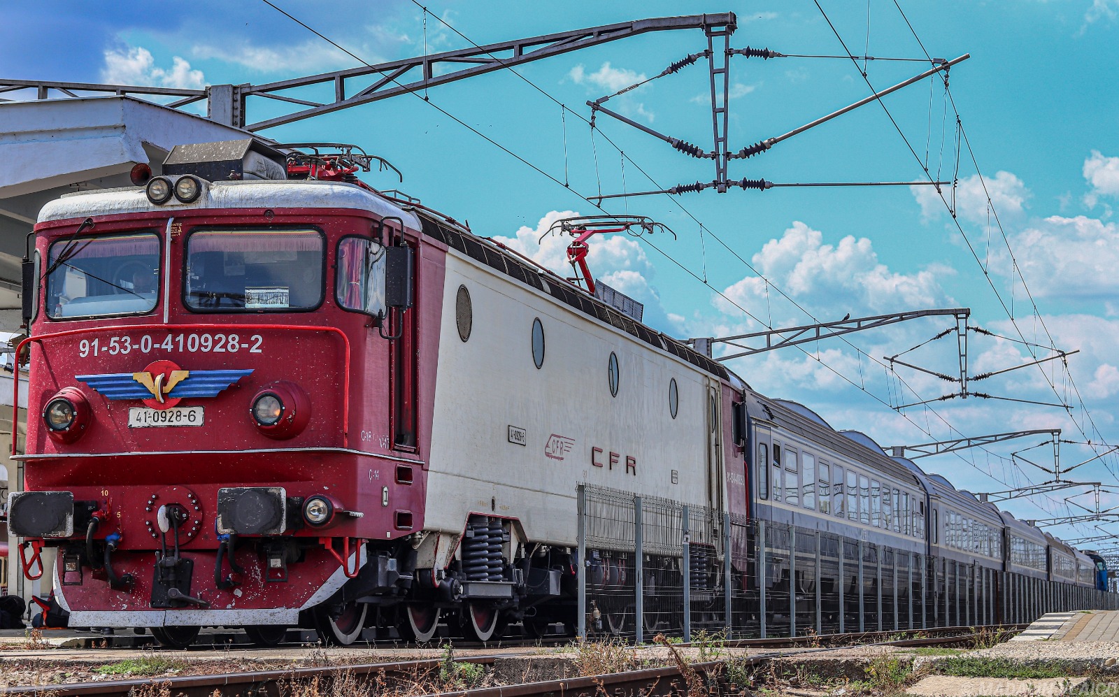 Transportul de pasageri cu trenul a înflorit în Europa, dar în România este în declin. La transportul de mărfuri, pentru supremaţie se bat Polonia şi Germania, iar polonezii pierd. Şi aici România este în declin