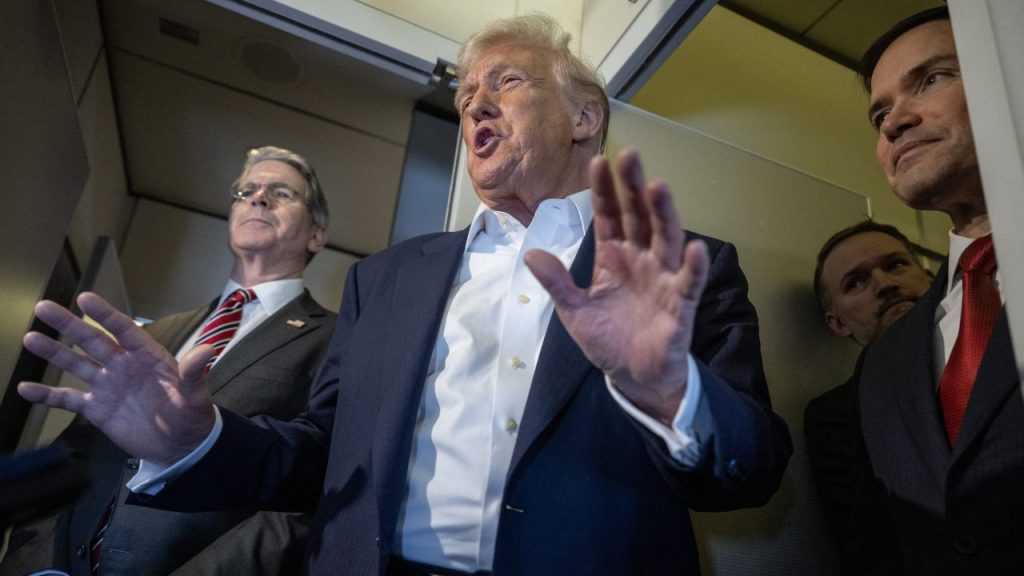 Trump nu va „permite nimănui să aibă” cipurile Nvidia AI Blackwell, „în afară de Statele Unite”