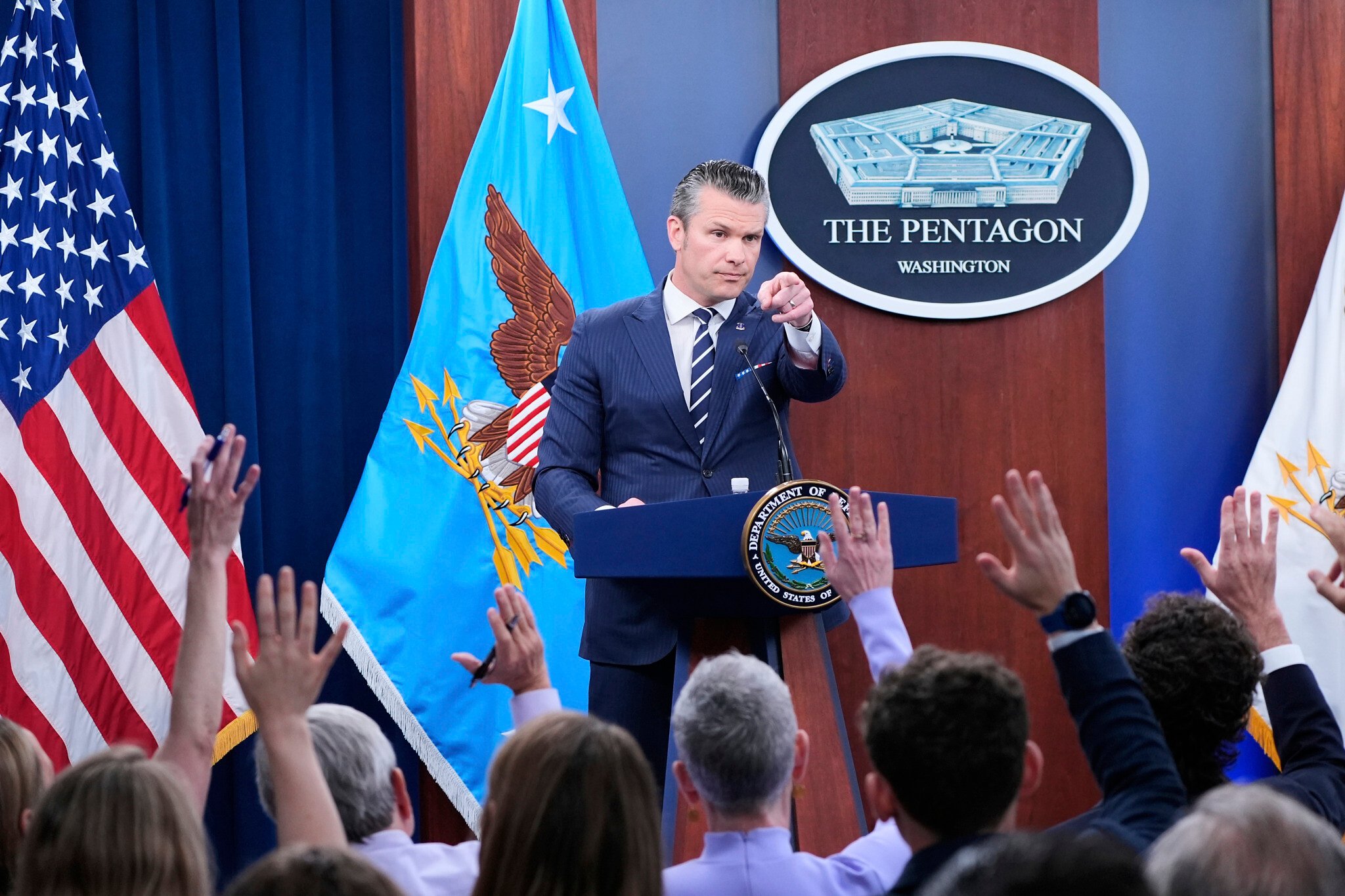 Pentagonul confirmă o lovitură letală asupra unei nave „cunoscute pentru trafic de droguri”. Pete Hegseth: „Îi vom trata EXACT așa cum am tratat Al-Qaeda”