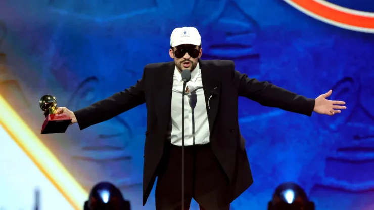 Bad Bunny este marele câștigător al Premiilor Grammy Latine 2025. „Debí Tirar Más Fotos” a primit titulatura de „Albumul Anului”