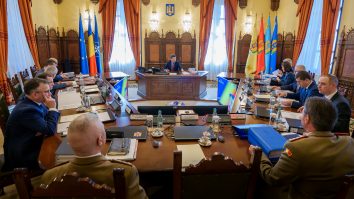 Președintele Nicușor Dan prezintă astăzi „Strategia Națională de Apărare” în CSAT, un document de 40 de pagini care nu conține nimic concret privind apărarea României