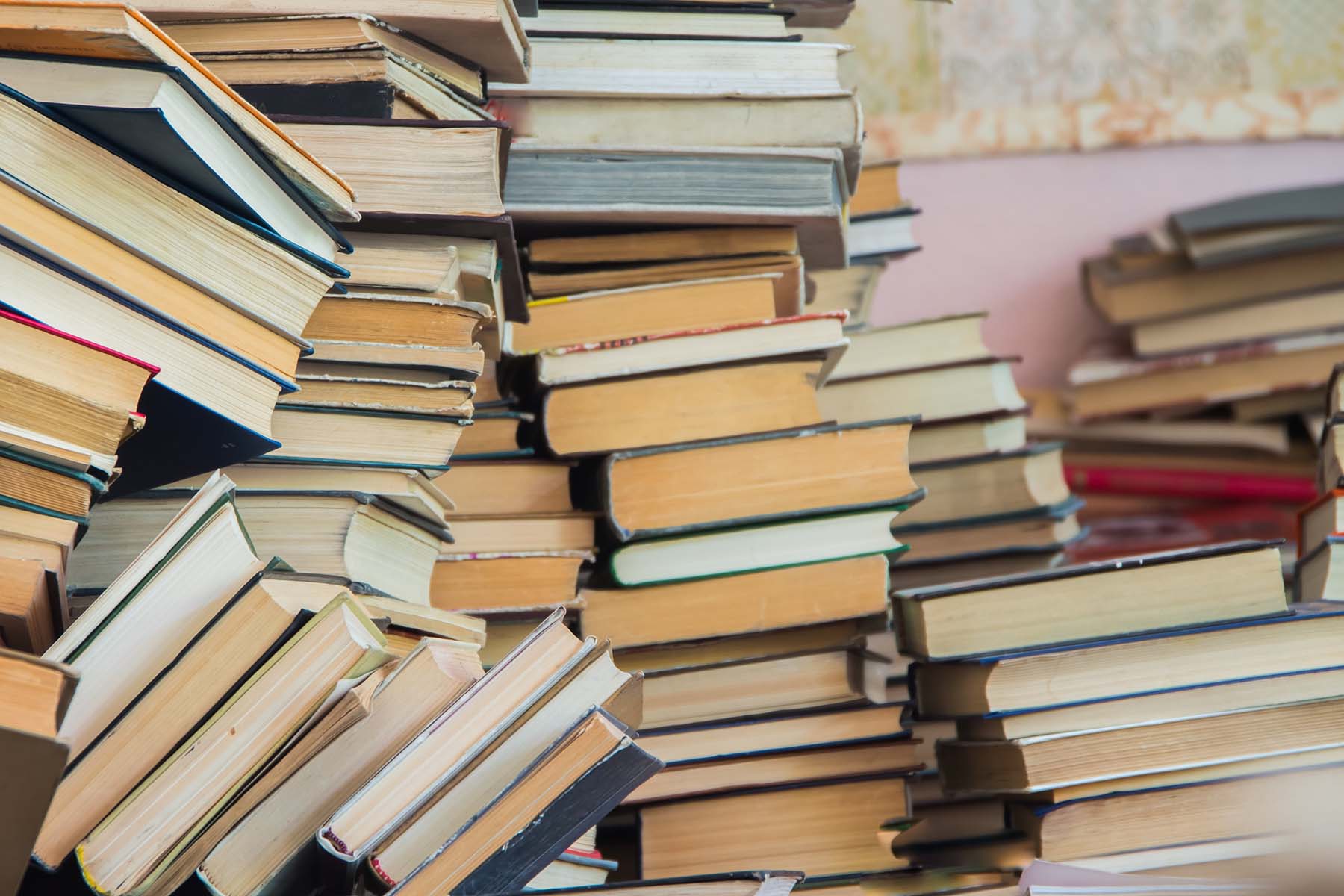 Cumperi cărți și nu le citești? Fenomenul are un nume: Tsundoku. Cum explică japonezii acest termen