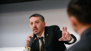 Analfabetismul funcțional a fost inclus în Strategia Națională de Apărare 2025-2030. Educația precară este considerată vulnerabilitate pentru România