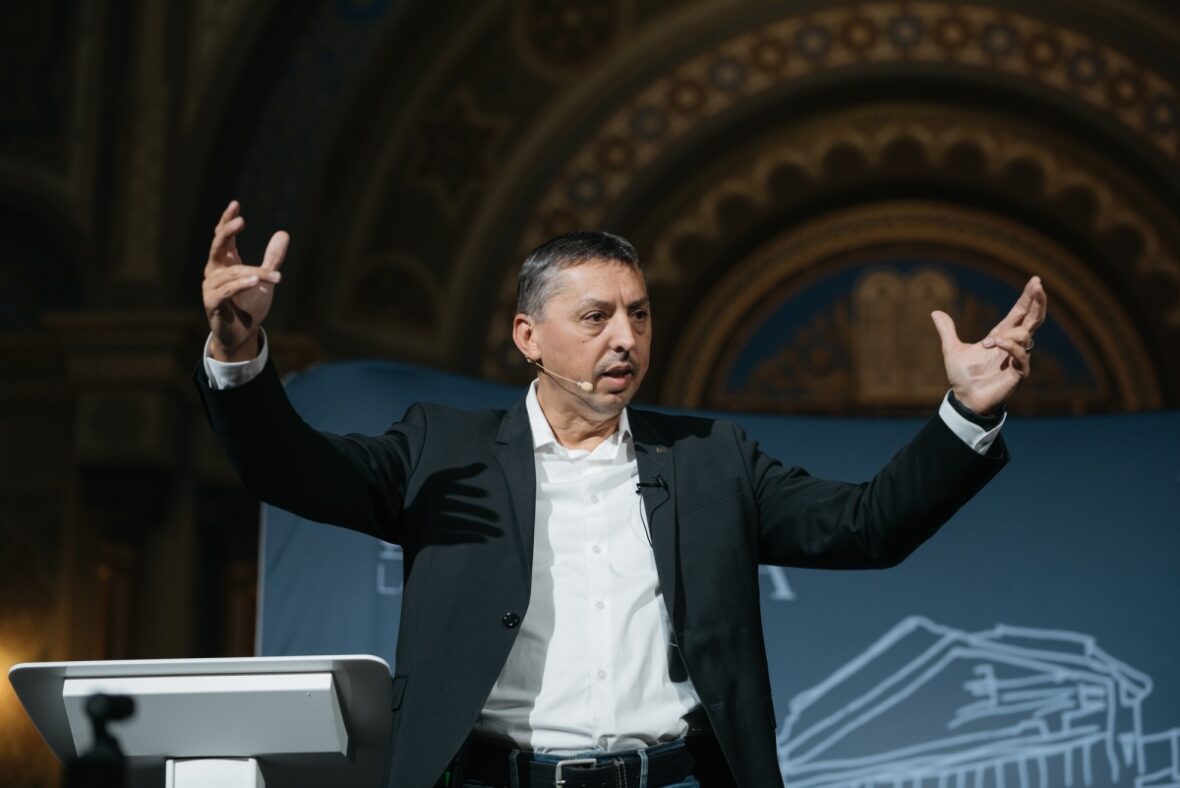 Ministrul Educației, Daniel David, ia în calcul schimbarea Evaluării Naționale de la clasa a VIII-a, pe motiv că este „îngustă și prea punctuală”