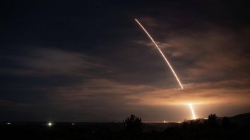 Statele Unite au testat racheta balistică intercontinentală Minuteman III, fără încărcătură nucleară. Trump a avertizat că SUA vor relua testele nucleare: „Avem suficient arsenal să aruncăm lumea în aer de 150 de ori”