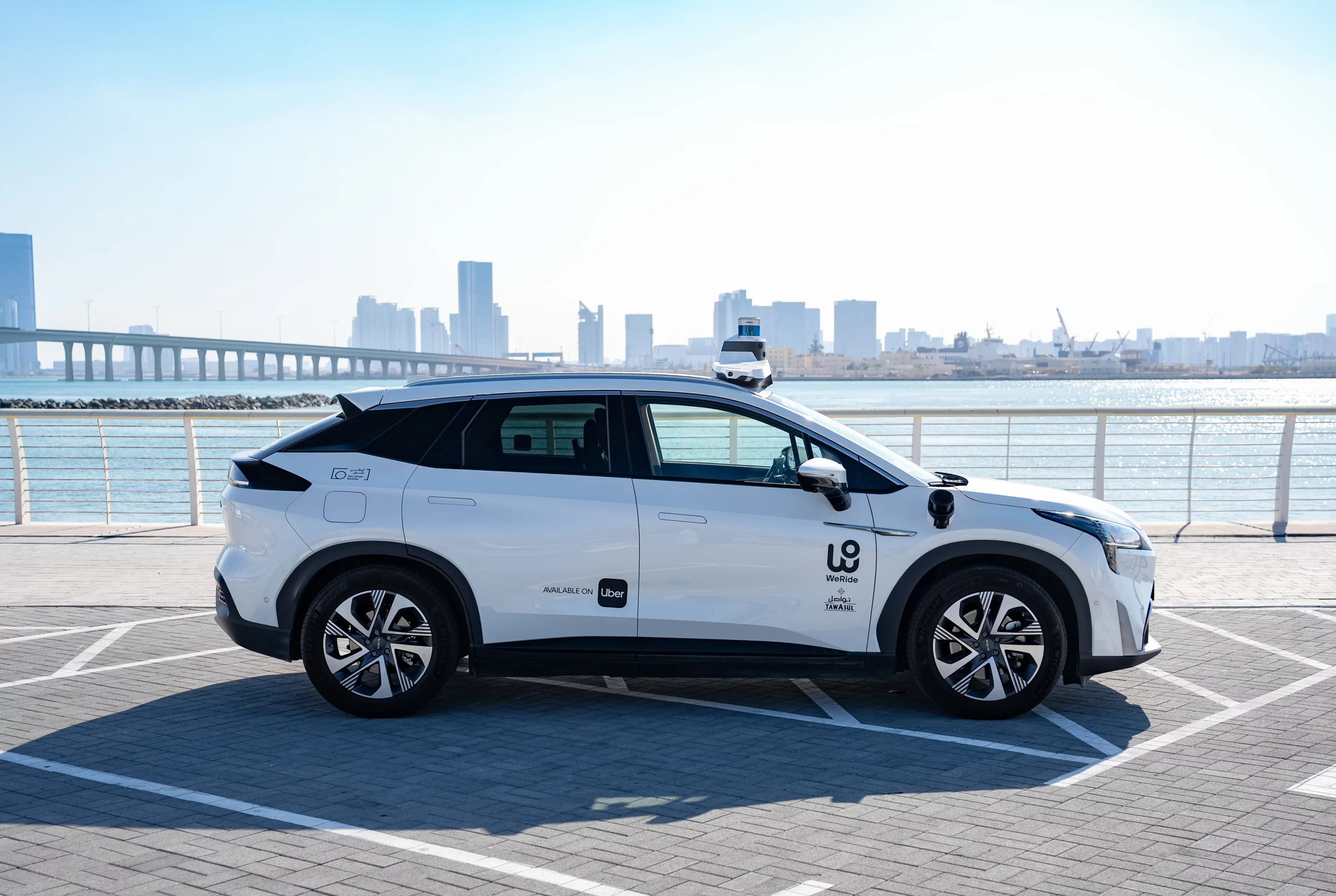 Uber a lansat primele sale robotaxiuri complet autonome, în Abu Dhabi