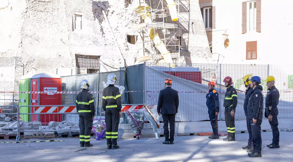 La Roma, primarul Roberto Gualtieri a decis ca astăzi să fie zi de doliu, în semn de condoleanțe pentru Octav Stroici, românul care a murit din cauza prăbușirii turnului Torre dei Conti