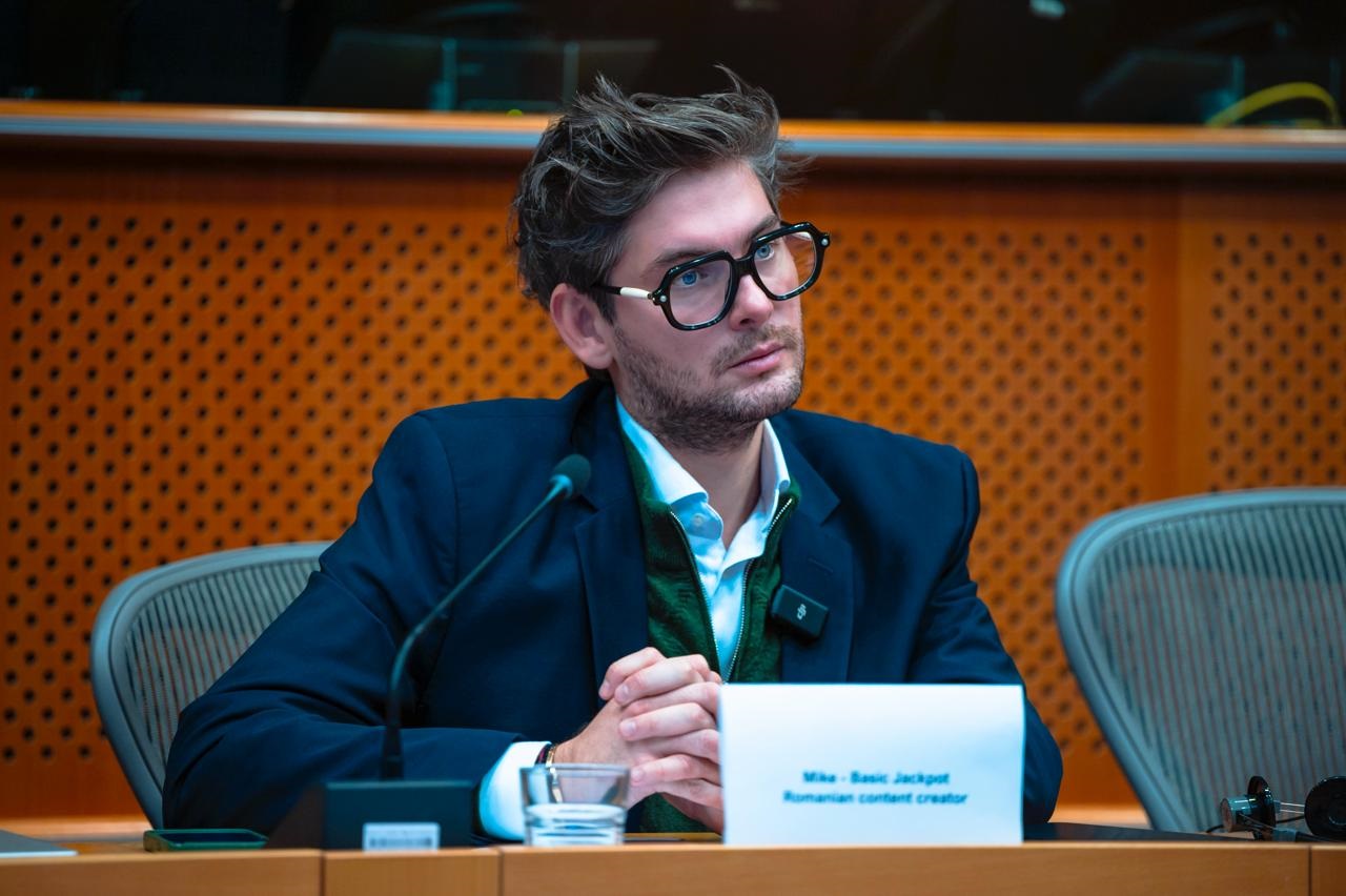 Basic Jackpot a reprezentat, în Parlamentul European, comunitatea de influenceri din România: „Creatorii nu trebuie să se teamă să fie sinceri sau naturali. Este nevoie de reguli clare, dar și de libertate pentru a ne exprima firesc, fără teama că orice opinie poate fi interpretată ca publicitate”