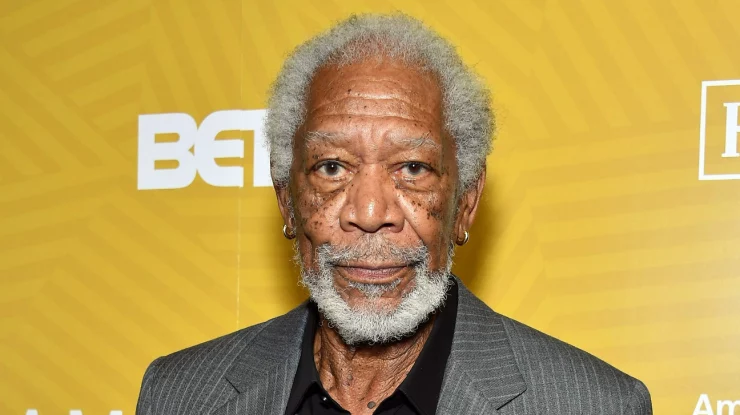Morgan Freeman critică utilizarea neautorizată a Inteligenței Artificiale pentru a-i imita vocea. „Avocații mei se ocupă de acest lucru”