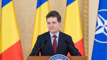 Nicușor Dan prezintă „Strategia Națională de Apărare”, cu SRI implicat în „lupta anticorupție”. Președintele României nu are nicio strategie reală privind Armata României