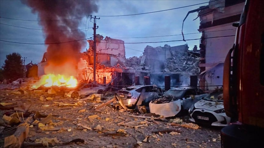 Cel puțin o persoană a fost ucisă și 15 au fost rănite în urma unor atacuri asupra Kievului. Locuitorii sunt sfătuiți să rămână la adăpost