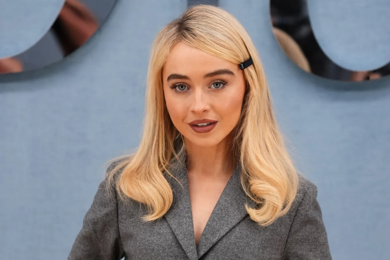 Sabrina Carpenter va juca rolul principal în musicalul inspirat din „Alice în Țara Minunilor”, de la Universal Studios