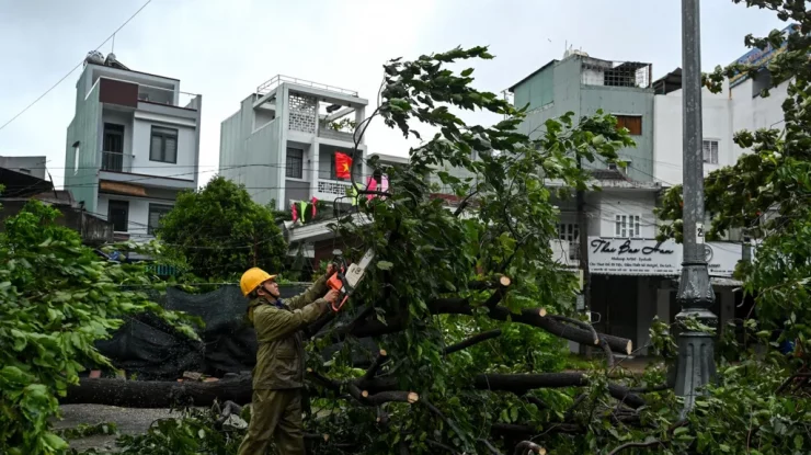 Taifunul Kalmaegi se îndreaptă spre Cambodgia după ce a ucis cel puțin 193 de persoane în Filipine și Vietnam