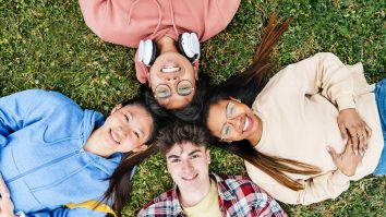 STUDIU. Adolescența se termină abia la 32 de ani. Creierul trece prin 5 etape în care își modifică structura