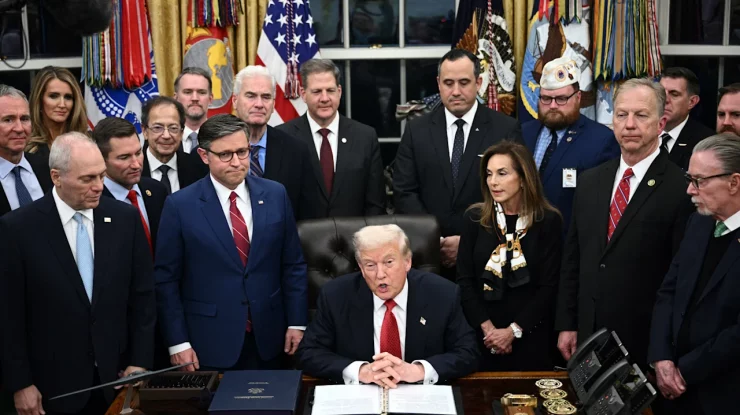 Trump a semnat proiectul de lege pentru redeschiderea Guvernului SUA. Președintele american pune capăt celei mai lungi crize guvernamentale din istoria Statelor Unite