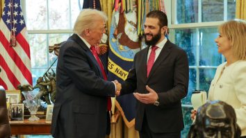 Vizită istorică la Casa Albă: Siria se alătură Coaliției de combatere a ISIS conduse de SUA și scapă de „majoritatea” sancțiunilor, după întâlnirea dintre Ahmad al-Shaara și Donald Trump. Ce garanții a mai primit Președintele sirian din partea Statelor Unite